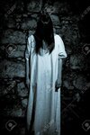15403126-horror-scène-van-een-enge-vrouw.jpg