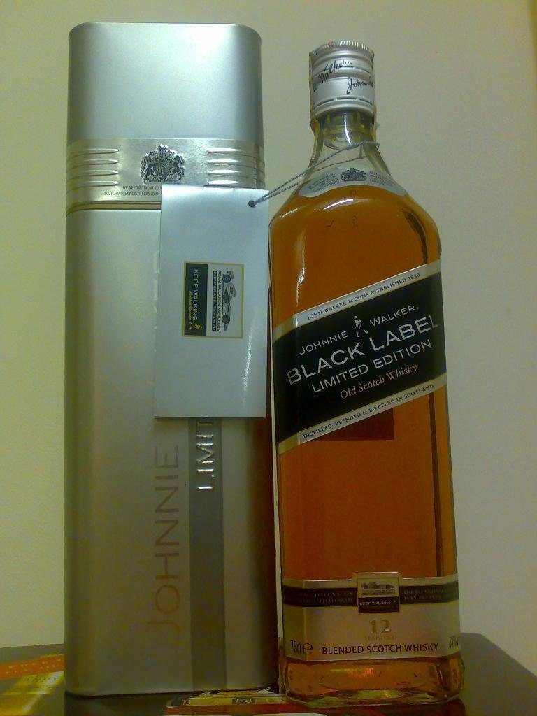 Johnnie_Walker_Black_Label_Limited_edition2.JPG