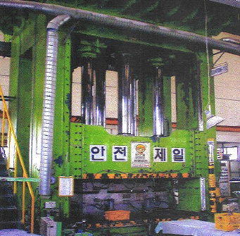 Press_hyd_molding_1000ton_Suhryung_LA.jpg